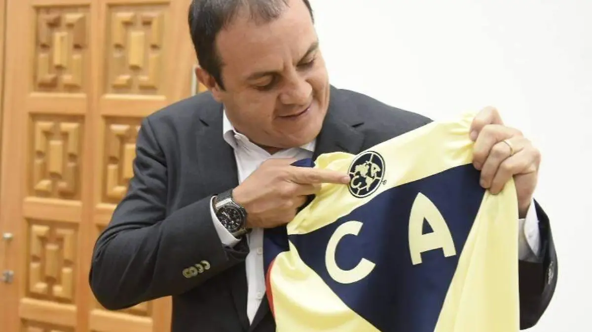 Cuauhtemoc Blanco con camiseta del América